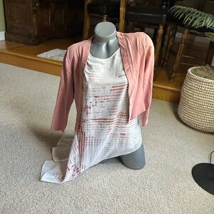 WHITE HOUSE, BLACK MARKET MAUVE SHRUG